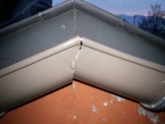 ケラバ雨樋取り付け