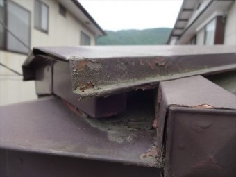 瓦棒塗膜剥がれ