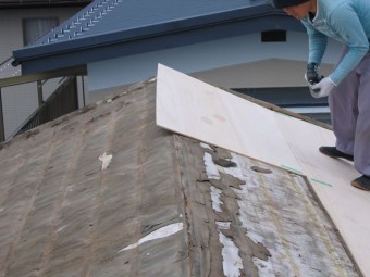 屋根葺き替え 瓦をおろして
