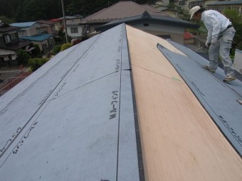 屋根葺き替え 瓦をおろして
