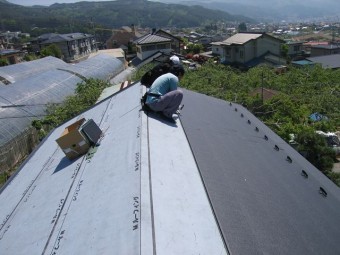 屋根葺き替え 瓦をおろして