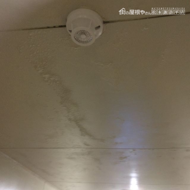 安曇野市大型施設雨漏り