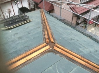 城山屋根