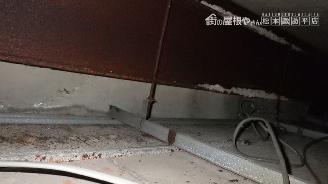 安曇野市大型施設雨漏り