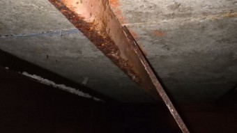 安曇野市大型施設雨漏り