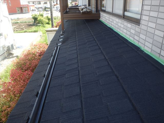下屋根壁水切り施工前