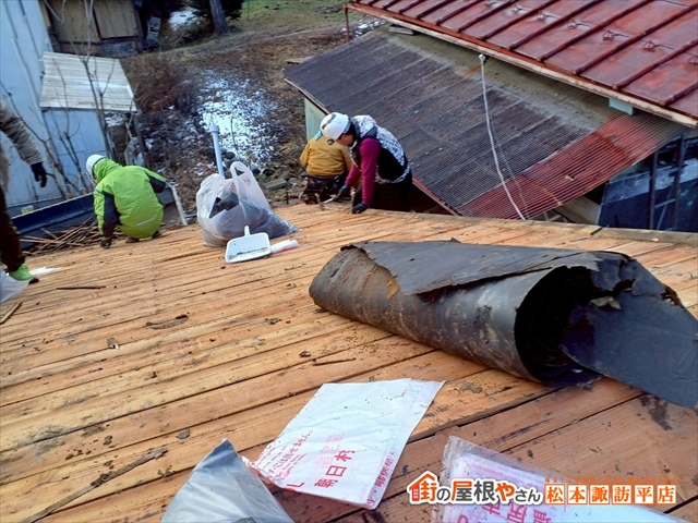塩尻市で耐震を考えた屋根葺き替え｜重い瓦屋根のままで大丈夫？屋根上清掃