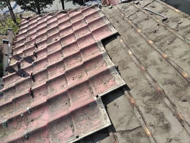 塩尻市｜下屋根の屋根葺き替え工事 壁際の防水処理が雨漏りを防ぎます1