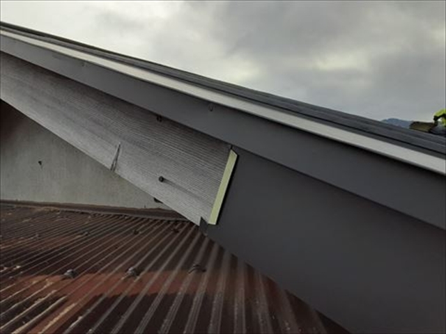 塩尻市｜玄関前が雨で濡れる悩みを解消｜屋根補修と雨樋を設置1