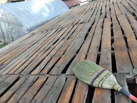 塩尻市｜雨漏りを防ぐ屋根葺き替え工事 なぜ初日に防水シートまで施工するのか3