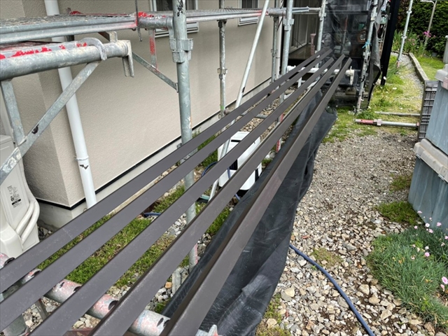 安曇野市｜木目調金属屋根ウッドピースを遮熱塗装｜もらいサビも補修10