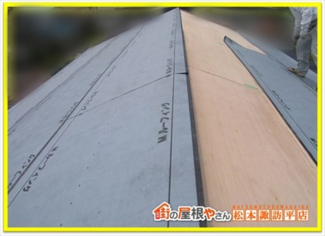松本市で瓦屋根を横暖ルーフSへ葺き替え｜断熱材一体型の金属屋根を採用10