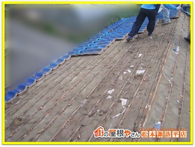 松本市で瓦屋根を横暖ルーフSへ葺き替え｜断熱材一体型の金属屋根を採用7