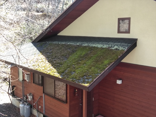茅野市蓼科の別荘｜落ち葉が多いアスファルトシングル屋根をメリッサでカバー工法
