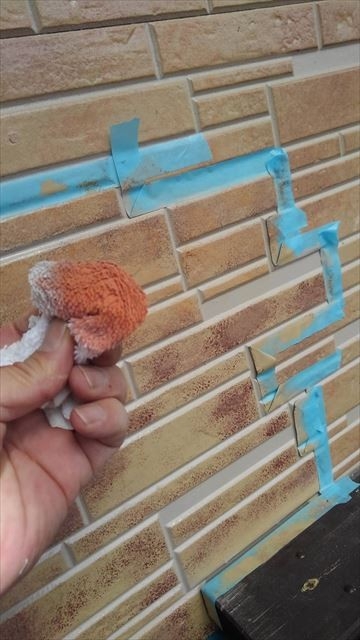 諏訪市｜レンガ調サイディングの色ムラを補修｜3色仕上げの外壁塗装1